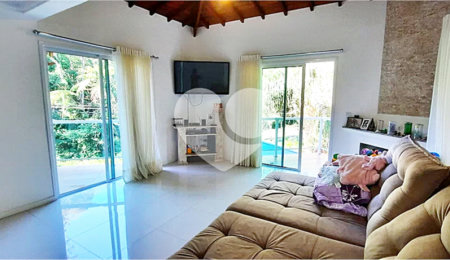 Casa à venda com 4 quartos, sendo 2 suítes, no condomínio Sausalito, Mairiporã - SP