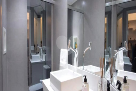 Apartamento à venda com 2 quartos, sendo 1 suíte, em Moema, São Paulo, SP