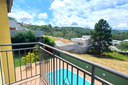 Casa à venda com 3 quartos, sendo 2 suítes, no condomínio Altos de São Roque, São Roque - SP