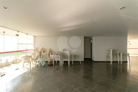 Apartamento à venda com 3 quartos, sendo 1 suíte,  em Moema, São Paulo, SP