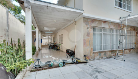 Sobrado à venda com 4 quartos, sendo 1 suíte,  em Granja Julieta, São Paulo, SP