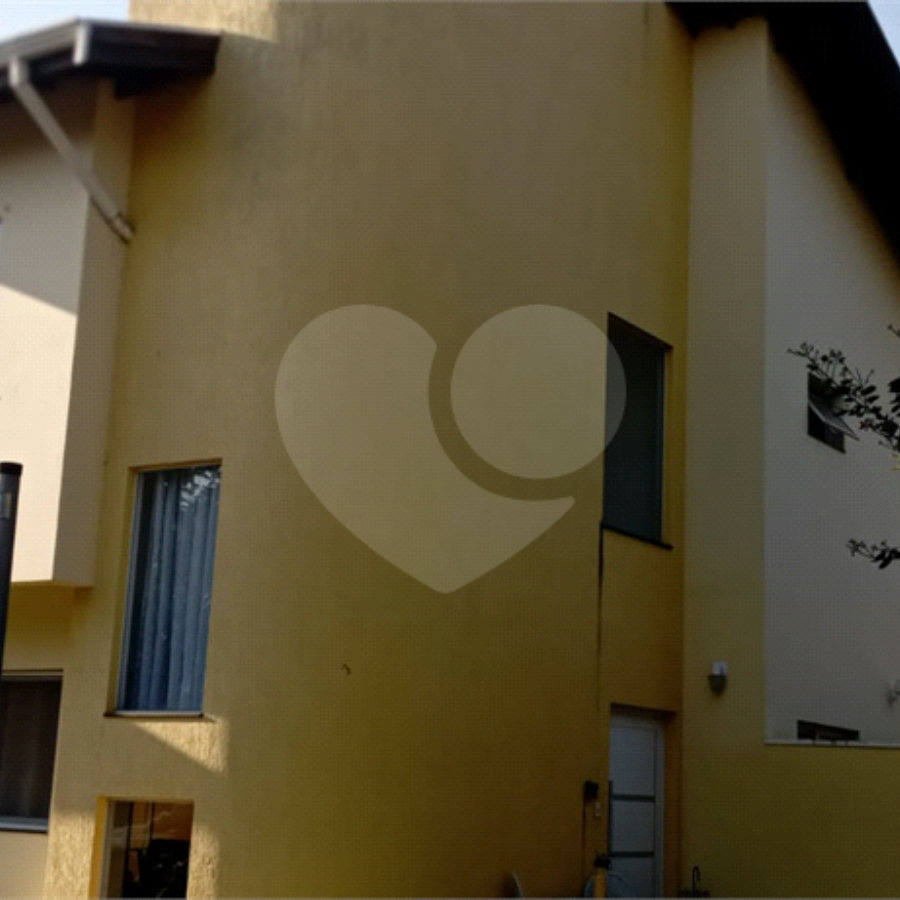 Casa à venda com 3 quartos, sendo 1 suíte, no condomínio Campos do Conde I, Paulínia - SP