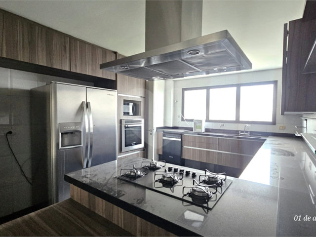 Apartamento à venda com 4 suítes em Jardim Marajoara, São Paulo, SP