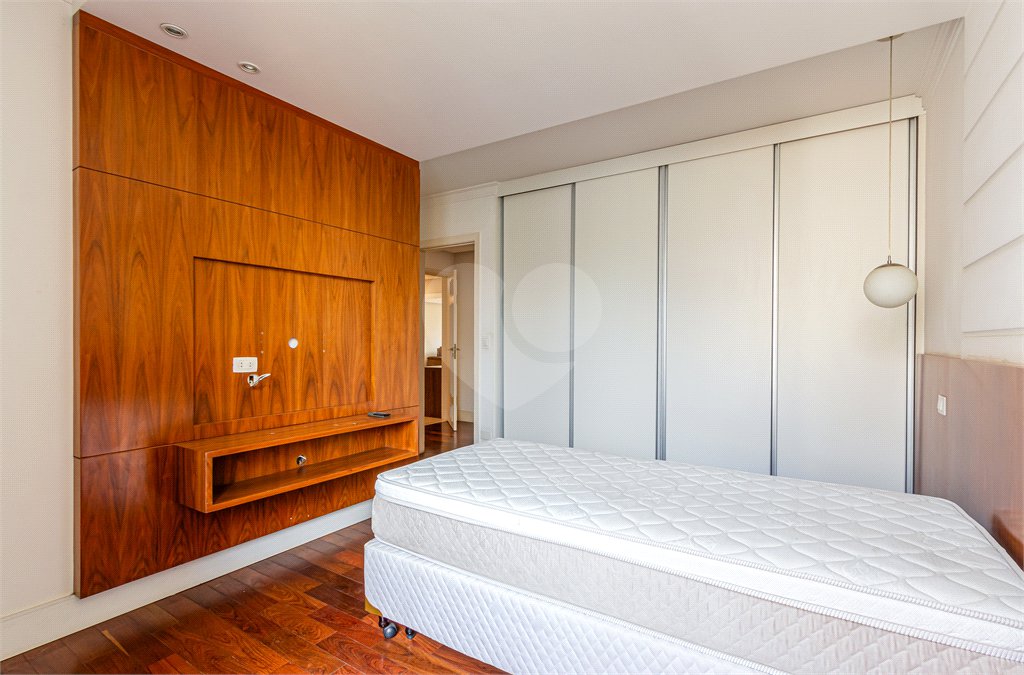 Apartamento à venda com 3 quartos, sendo 1 suíte, em Itaim Bibi, São Paulo, SP