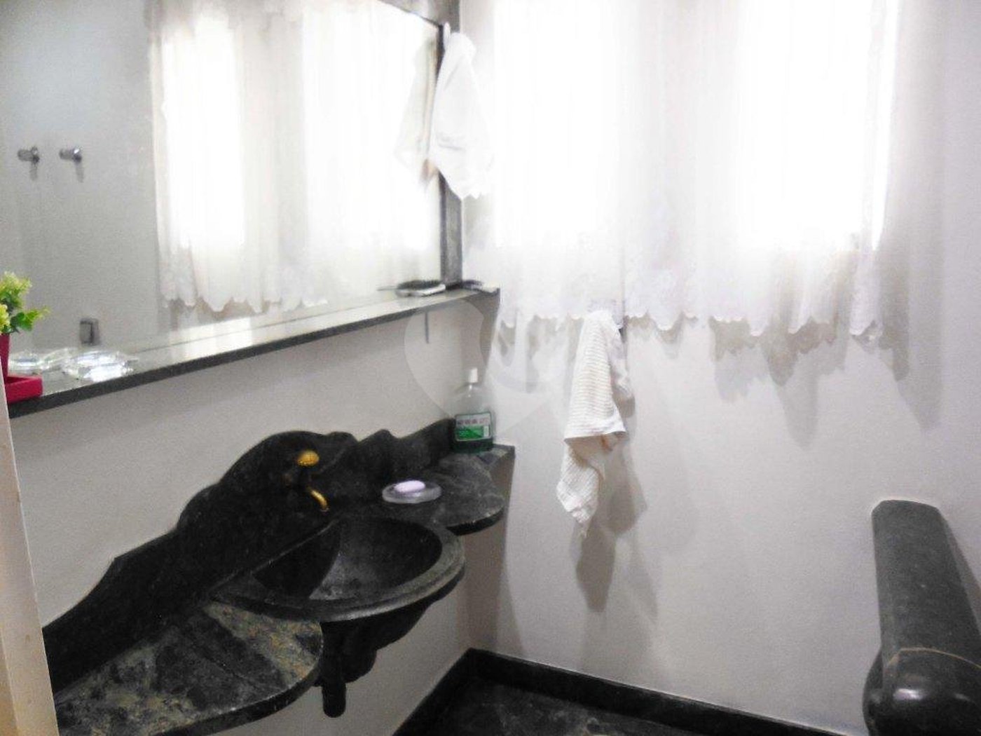 Sobrado à venda ou para alugar com 4 quartos, sendo 1 suíte, em Alto da Boa Vista, São Paulo, SP