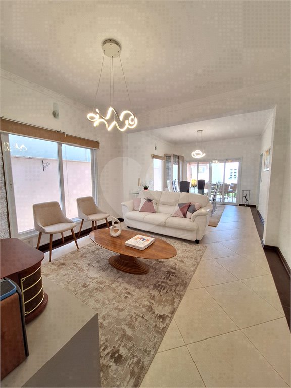 Casa à venda com 3 suítes no condomínio Residencial Villa Di Treviso, Vinhedo - SP