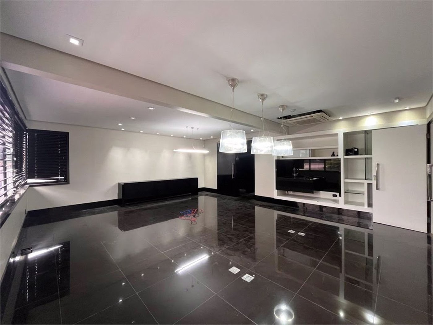 Prédio Corporativo em Santos | 4 Pavimentos | Galpão com Pé-Direito Duplo | Estrutura para +200 Pessoas | Compra Ou Locação