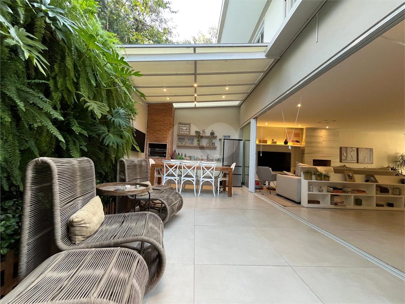 Casa à venda com 3 suítes no condomínio Domus, São Paulo - SP