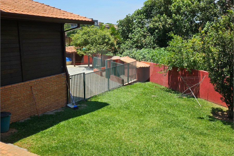 Casa à venda com 4 quartos, sendo 3 suítes, no condomínio Residncial Euroville, Carapicuíba - SP