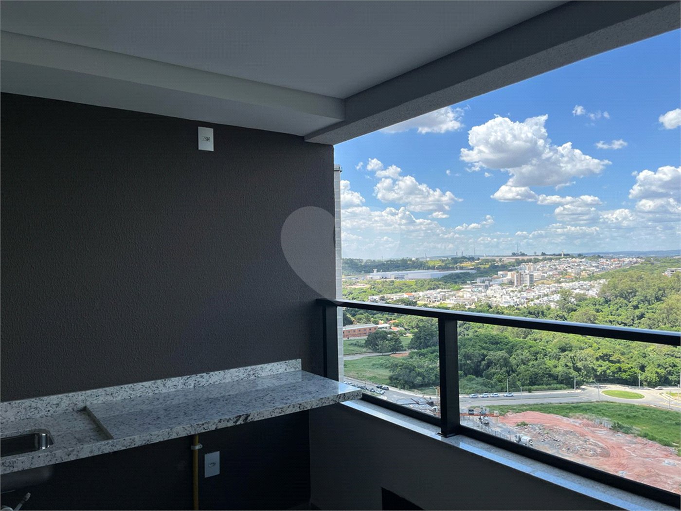 Apartamento à venda com 3 quartos, sendo 1 suíte,  em Além Ponte, Sorocaba, SP