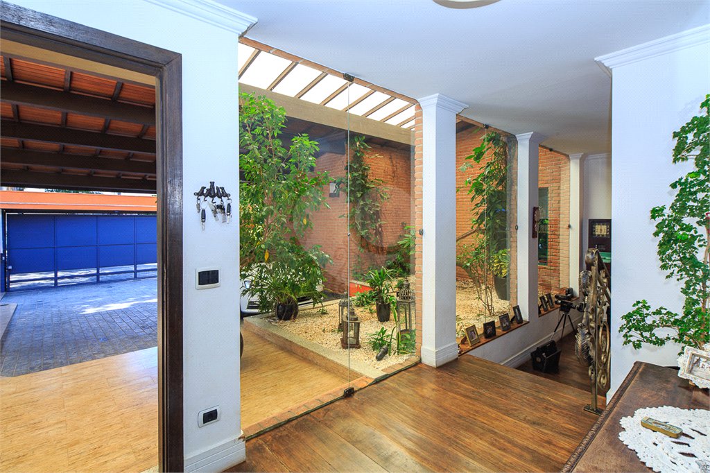 Casa Térrea à venda com 4 quartos, sendo 2 suítes, em Jardim Petrópolis, São Paulo, SP