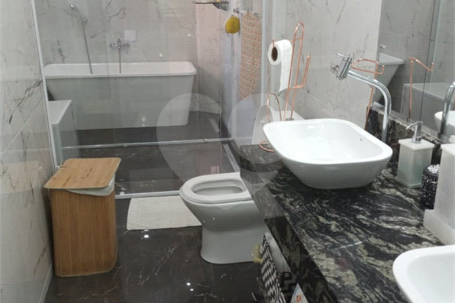 Sobrado à venda com 3 quartos, sendo 1 suíte, em Jardim Santa Beatriz, Guarulhos, SP