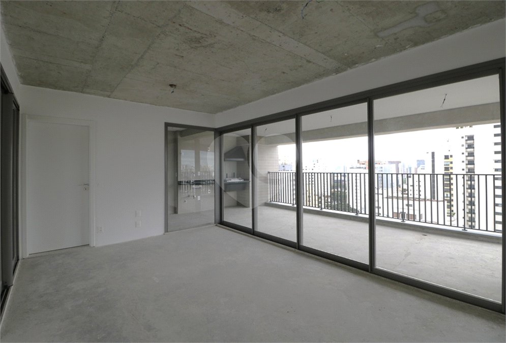Apartamento à venda com 3 suítes em Moema, São Paulo, SP