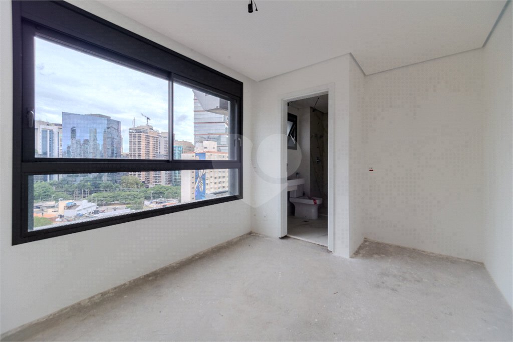 Apartamento à venda com 3 suítes em Vila Nova Conceição, São Paulo, SP