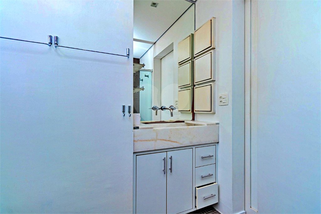 Apartamento à venda com 3 quartos, sendo 1 suíte, em Vila Olímpia, São Paulo, SP