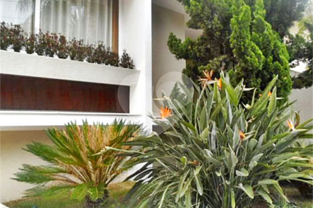 Casa à venda com 4 suítes no condomínio Chácara das Rosas, São Paulo - SP