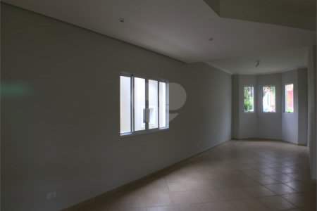 Casa à venda ou para alugar com 3 suítes no condomínio Recanto dos Paturis, Vinhedo - SP