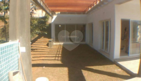 Sobrado à venda com 3 suítes em Seerra da Cantareira, Mairiporã, SP