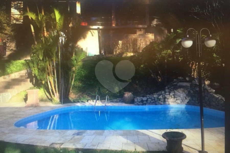 Sobrado à venda com 4 quartos, sendo 2 suítes, em Jaraguá, São Paulo, SP