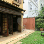 Casa à venda com 4 quartos, sendo 2 suítes, no condomínio Vila das Flores, São Paulo - SP