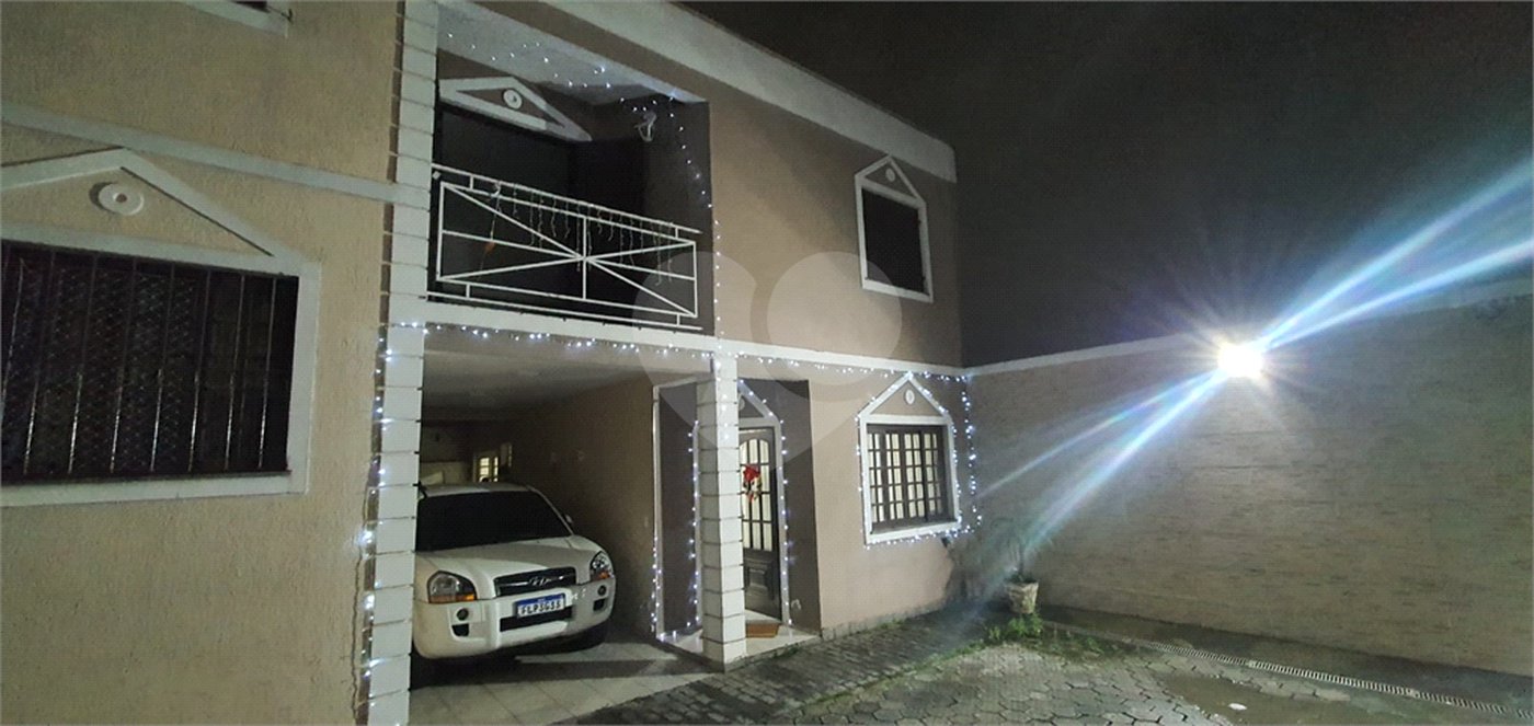 Casa à venda com 3 quartos, sendo 1 suíte, no condomínio Primavera, São Paulo - SP