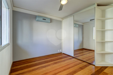 Casa à venda com 4 suítes no condomínio Ville de Marseille, São Paulo - SP