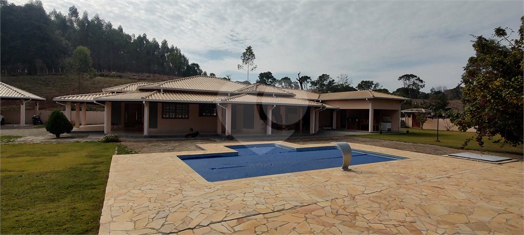 Casa à venda com 4 suítes no Centro, Extrema, MG