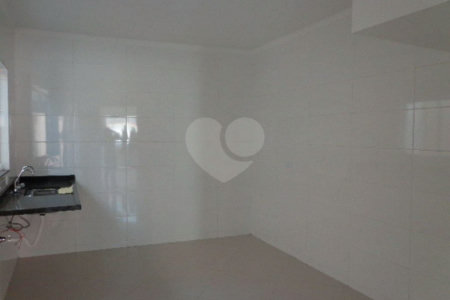 Sobrado à venda com 3 quartos, sendo 1 suíte, em Vila Vitório Mazzei, São Paulo, SP