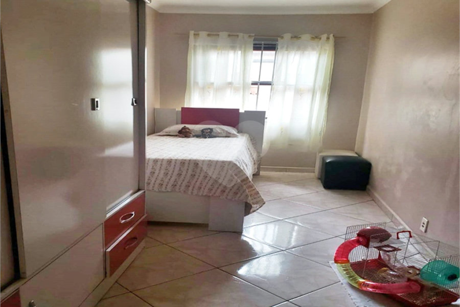 Sobrado à venda com 3 quartos, sendo 1 suíte,  em Parque Edu Chaves, São Paulo, SP