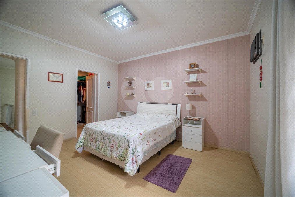 Sobrado à venda com 4 quartos, sendo 3 suítes, em Jardim São Bento, São Paulo, SP