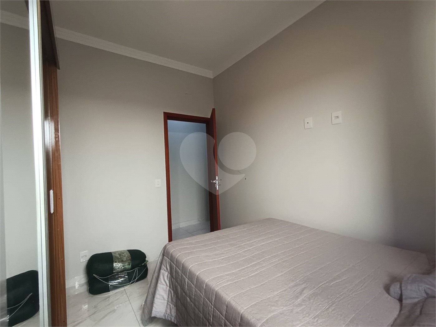 Casa à venda com 3 quartos, sendo 1 suíte,  no condomínio Ipes 2, Tatuí - SP