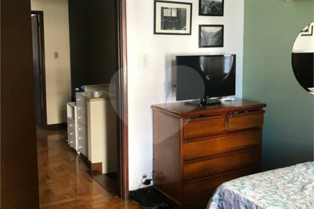 Casa à venda com 4 quartos, sendo 1 suíte,  em Vila Olímpia, São Paulo, SP