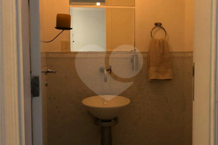 Casa à venda com 4 quartos, sendo 2 suítes, no condomínio Lake Louise, São Paulo - SP
