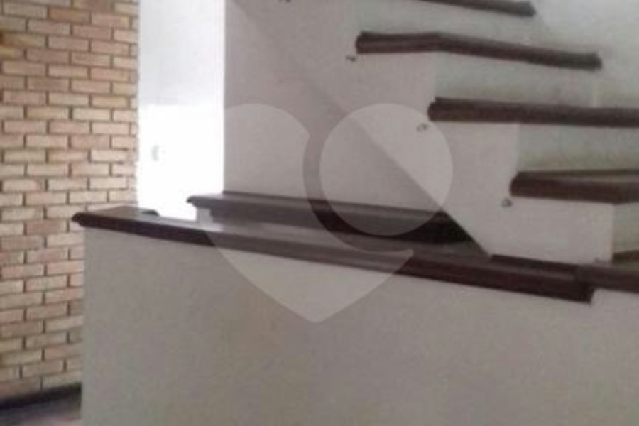 Sobrado à venda com 3 quartos, sendo 1 suíte,  em Vila Pereira Barreto, São Paulo, SP