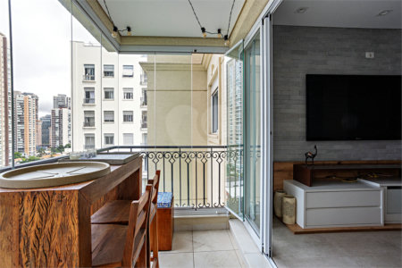 Apartamento à venda com 3 quartos, sendo 1 suíte,  em Jardim das Acácias, São Paulo, SP