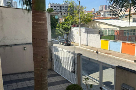 Casa à venda com 3 quartos, sendo 1 suíte, no condomínio Praça Leão, São Paulo - SP