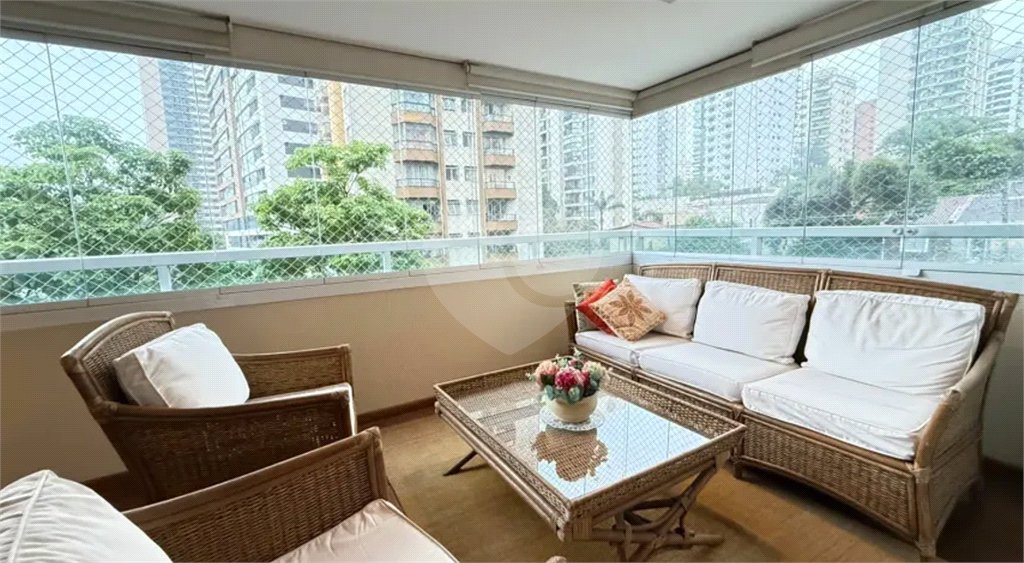 Apartamento à venda com 4 quartos, sendo 3 suítes,  em Campo Belo, São Paulo, SP