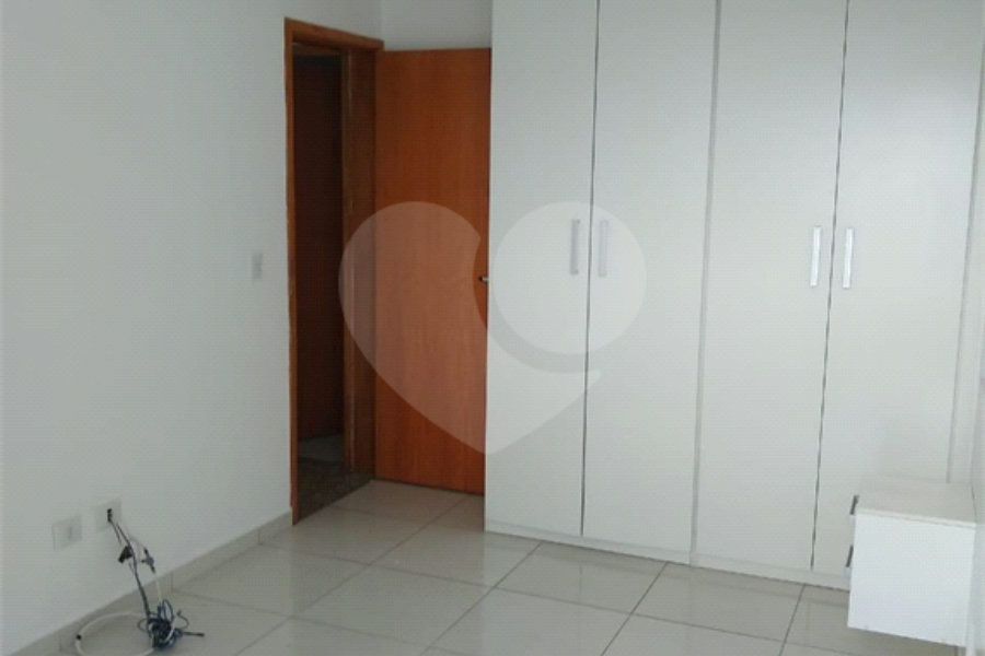 Casa à venda com 2 suítes no condomínio Residencial Pedro, São Paulo - SP