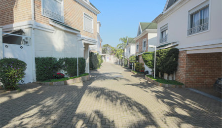 Casa à venda com 4 quartos, sendo 2 suítes,  no condomínio Bristol Village, São Paulo - SP