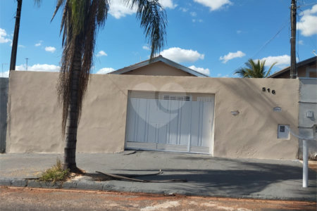 Casa à venda com 2 quartos em Jardim Roberto Selmi Dei, Araraquara, SP