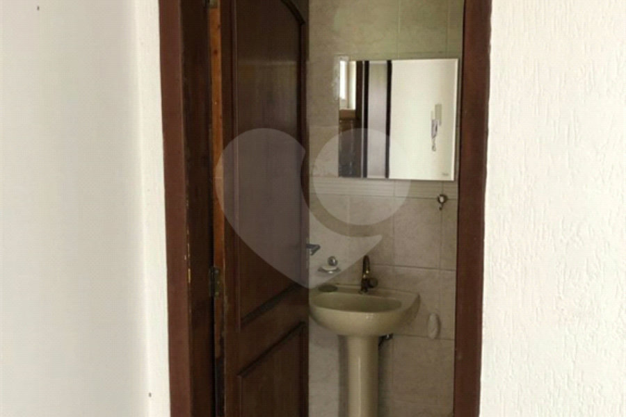 Casa à venda com 3 quartos, sendo 1 suíte, no condomínio Jardim das Pedras, São Paulo - SP