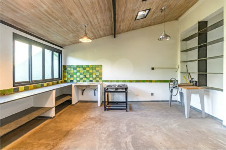 PACAEMBU COM LINDO QUINTAL /ACEITA APTO NA REGIAO ATÉ 40%