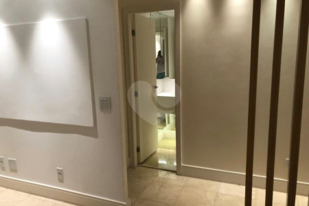Apartamento à venda com 3 quartos, sendo 2 suítes,  em Paraíso do Morumbi, São Paulo, SP