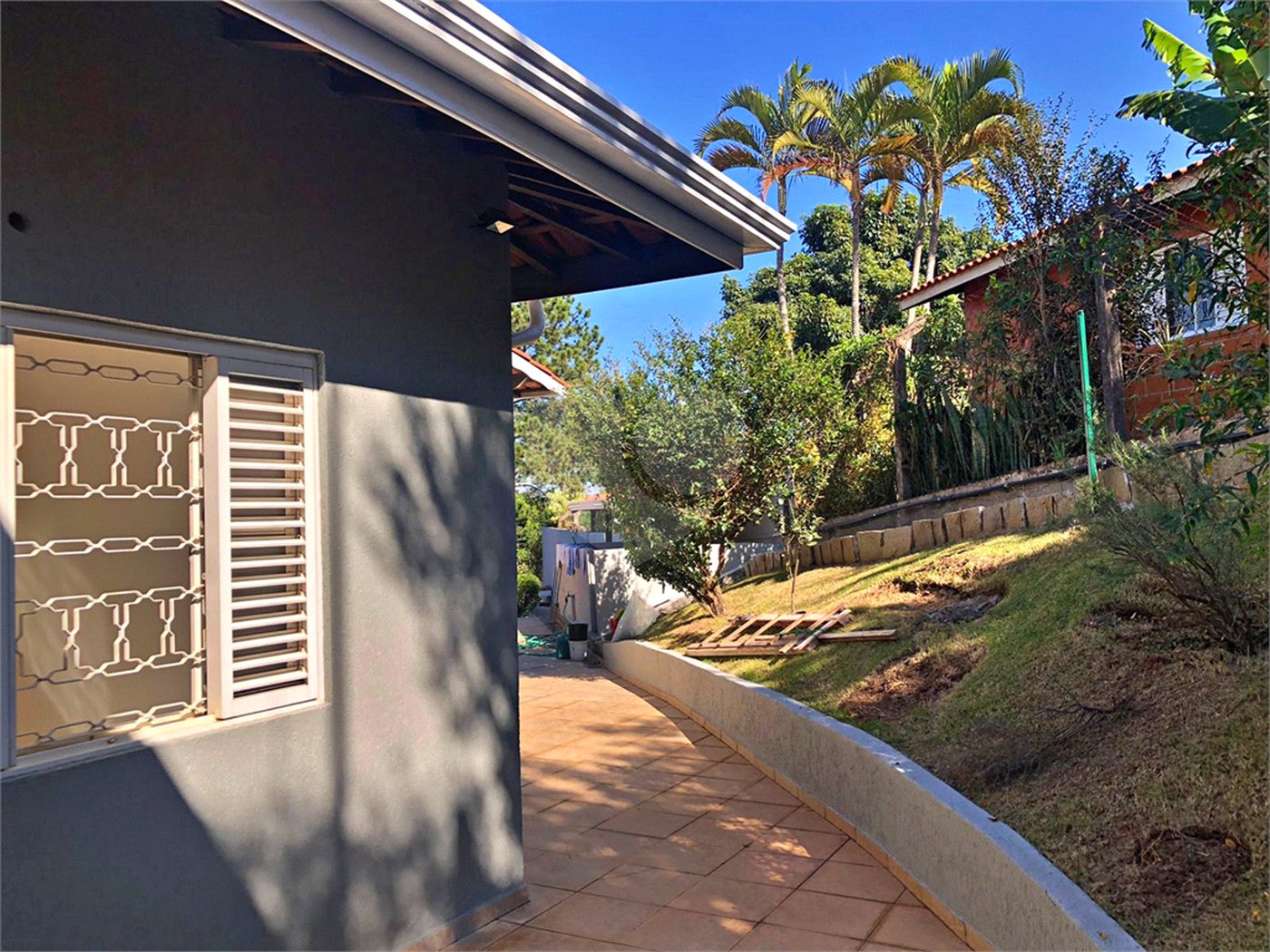 Casa à venda com 4 quartos, sendo 2 suítes, no condomínio Estância Marambaia, Vinhedo - SP