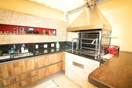 Casa à venda com 4 quartos, sendo 3 suítes, no condomínio Residencial Sans Souci, São Paulo - SP