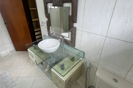 Casa à venda com 5 quartos, sendo 3 suítes, no condomínio Recanto das Palmeiras, Rio de Janeiro - RJ