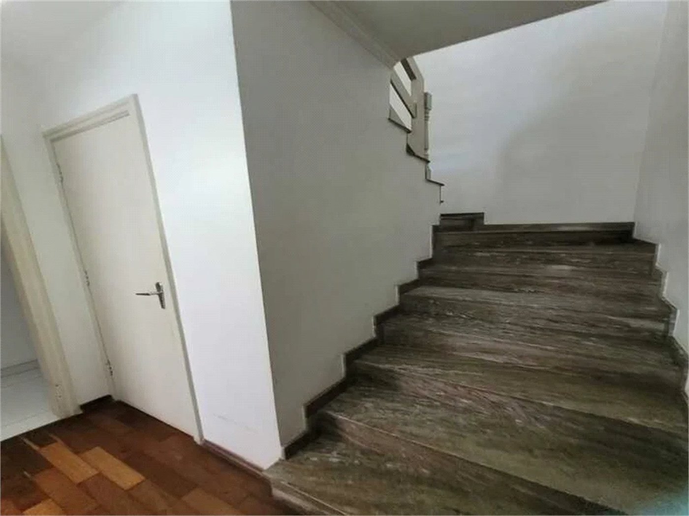 Sobrado à venda com 6 quartos, sendo 2 suítes, em Vila Romana, São Paulo, SP