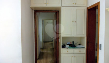 Apartamento à venda com 3 quartos, sendo 1 suíte,  em Vila Uberabinha, São Paulo, SP