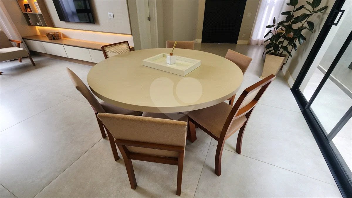 Casa à venda com 3 suítes no condomínio Via Castelli, Louveira - SP