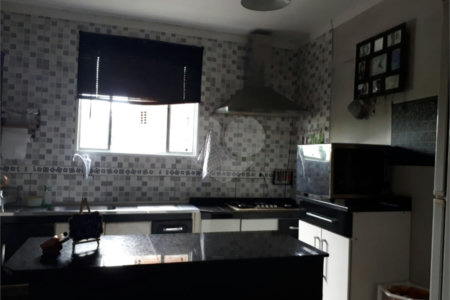 Casa à venda com 4 quartos, sendo 2 suítes, no Centro, São José dos Campos, SP